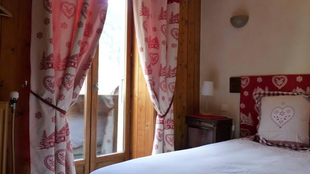 Auberge Des Gorges Серво Екстериор снимка