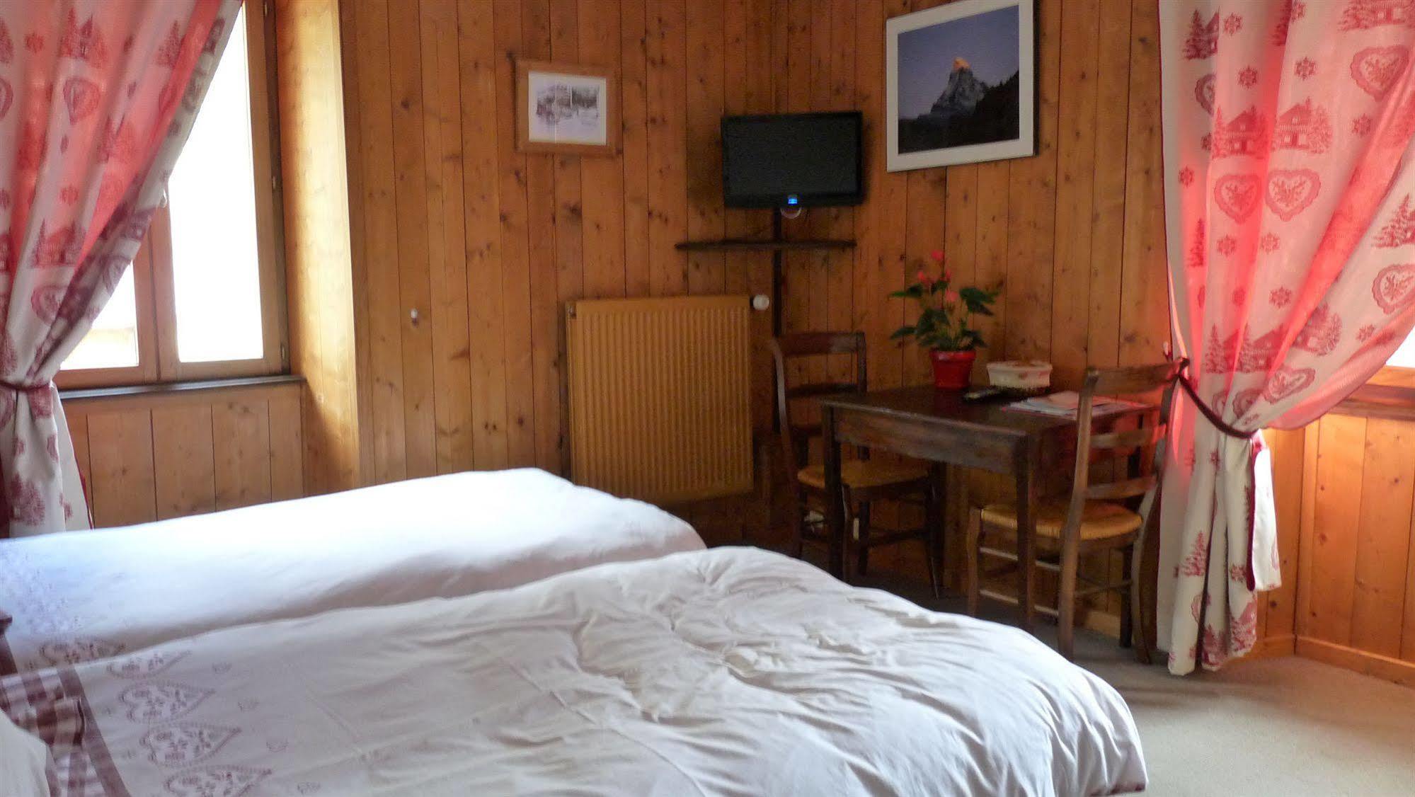Auberge Des Gorges Серво Екстериор снимка
